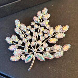 B. DAVID VINTAGE PINKISH AURORA BOREALIS CRYSTALS MAPLE LEAF PIN BROOCH 35
